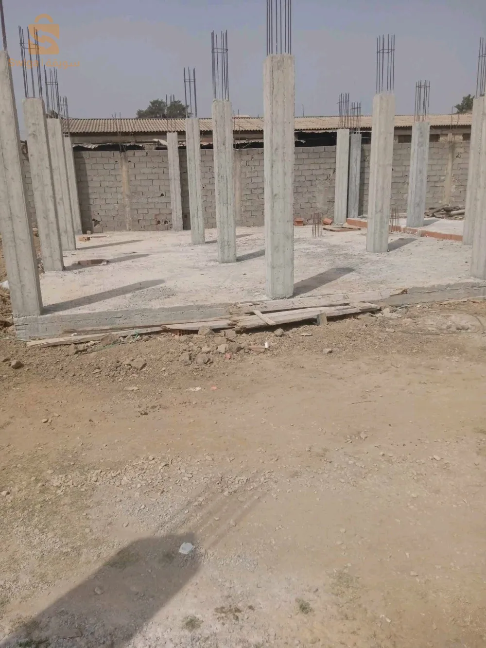 الجامع قريب ٣٠٠ ميترا الكهرباء والماء ٠٥ متر