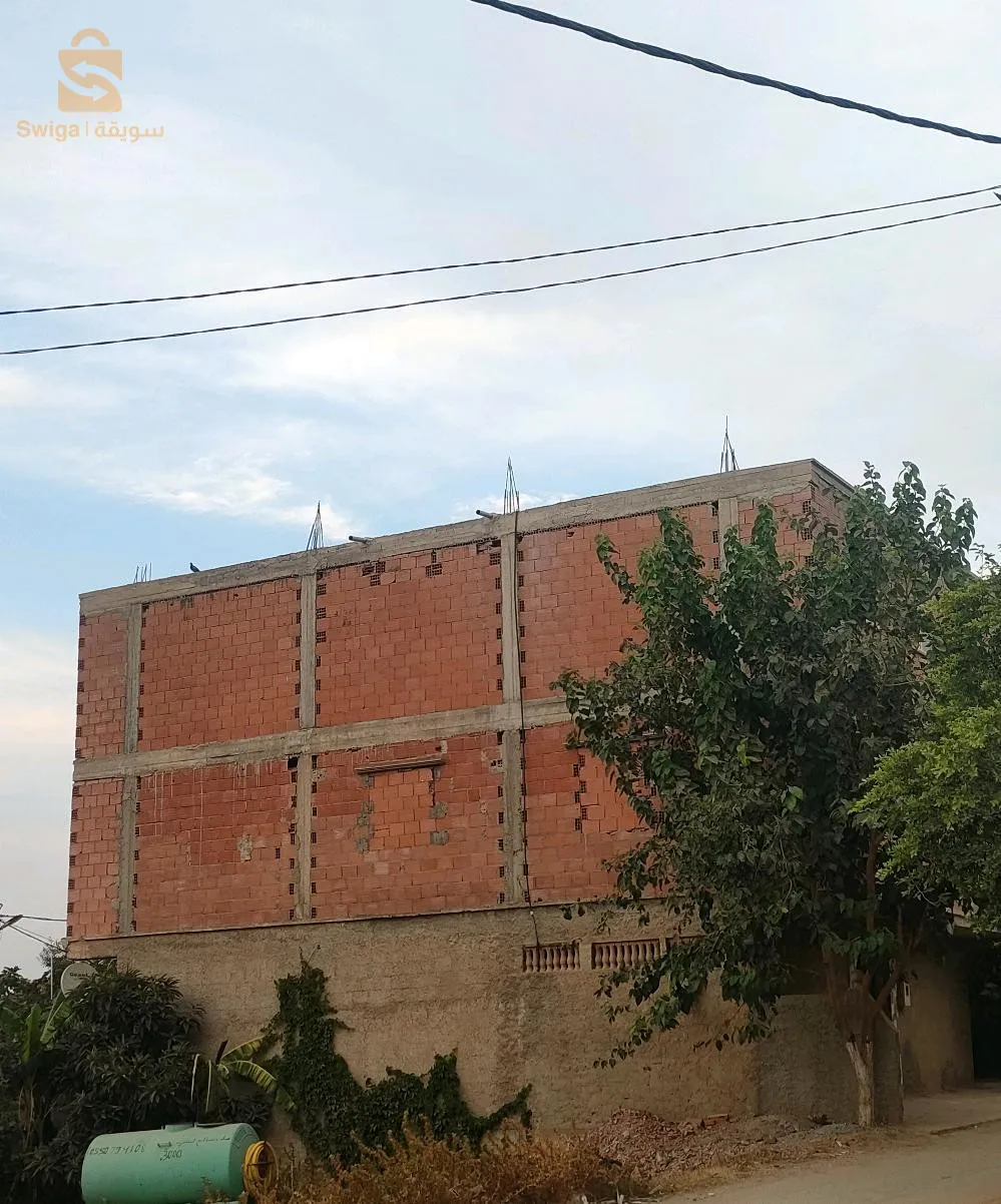 فيلا طابق فيني وزوج نصف مجهزة