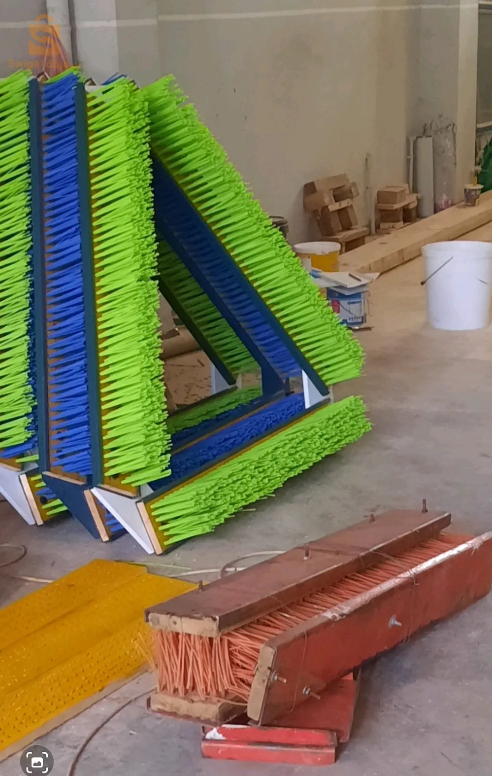 مشطة عشب ملاعب