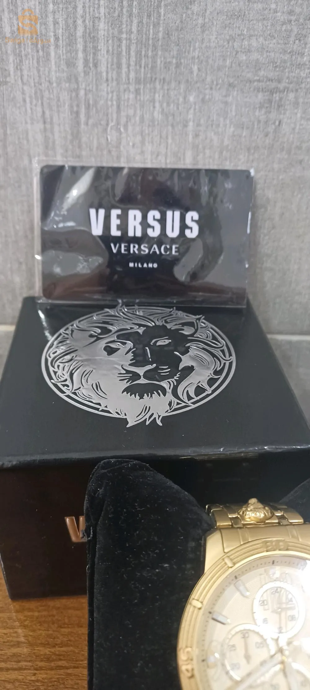 ساعة يدوية جديدة هابطة كابة من فرنسا بها بباط تاعها و شهادة الضمان