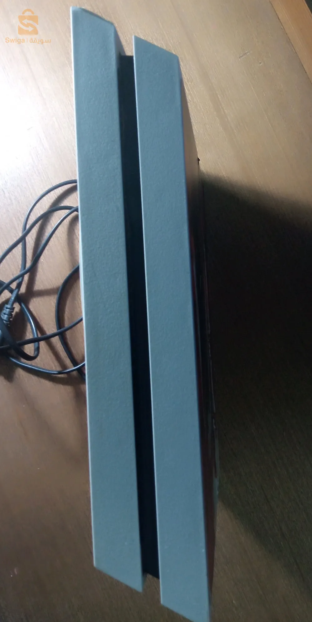 PS4 FAt Blanc jdida mfalchiya version 9.00 
avec deux manette originaux
0794893457