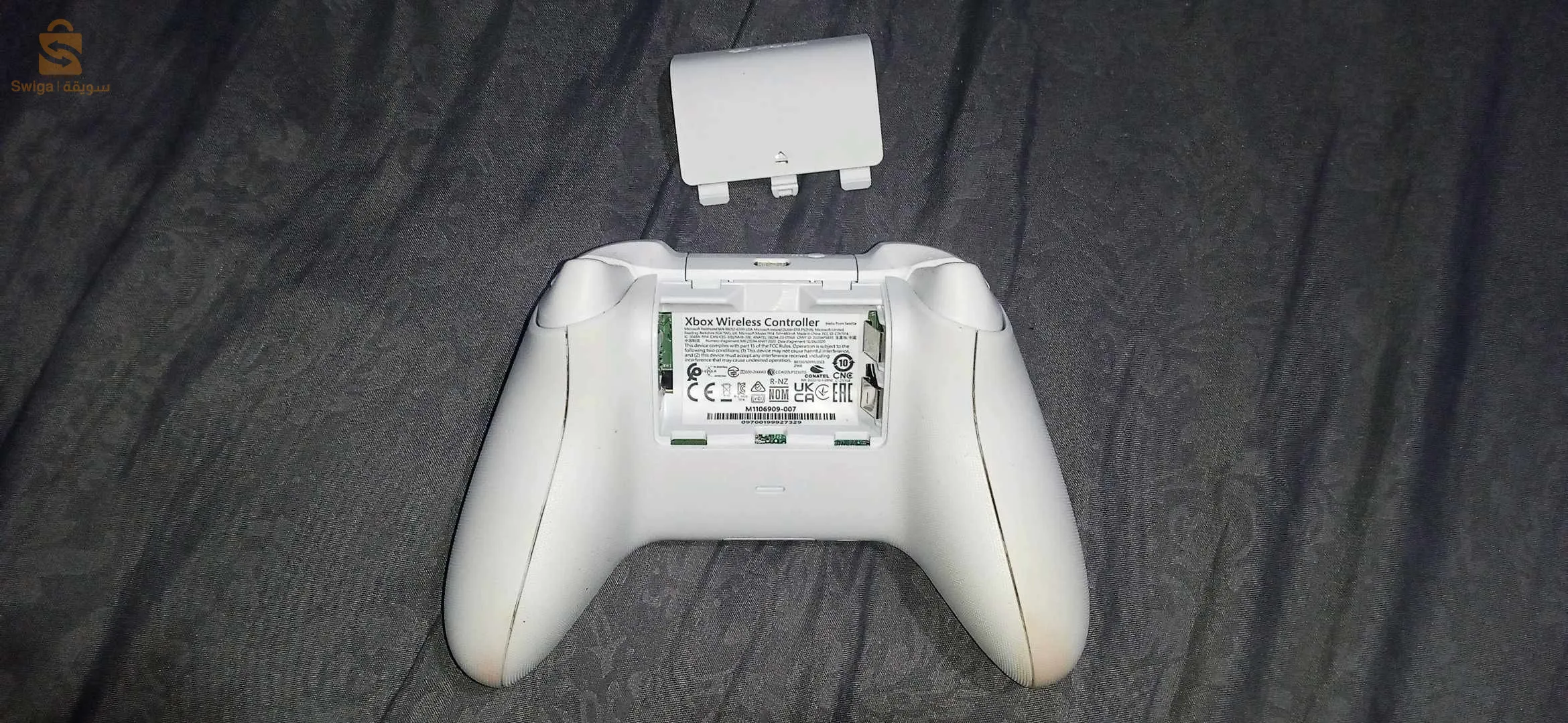 xbox series s avec boîte et manette utiliser 1 mois très bon état