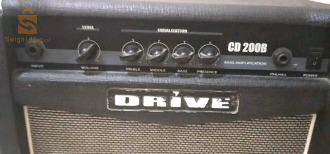 غيتار كهربائي مع مضخم صوت لغيتار باص