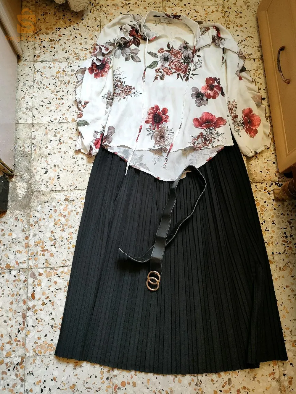 جيبة صفرة 1000
جيبة كحلة 1500
شوميز 1000
جيبة كحلة مع شوميز مع حزامة 2000