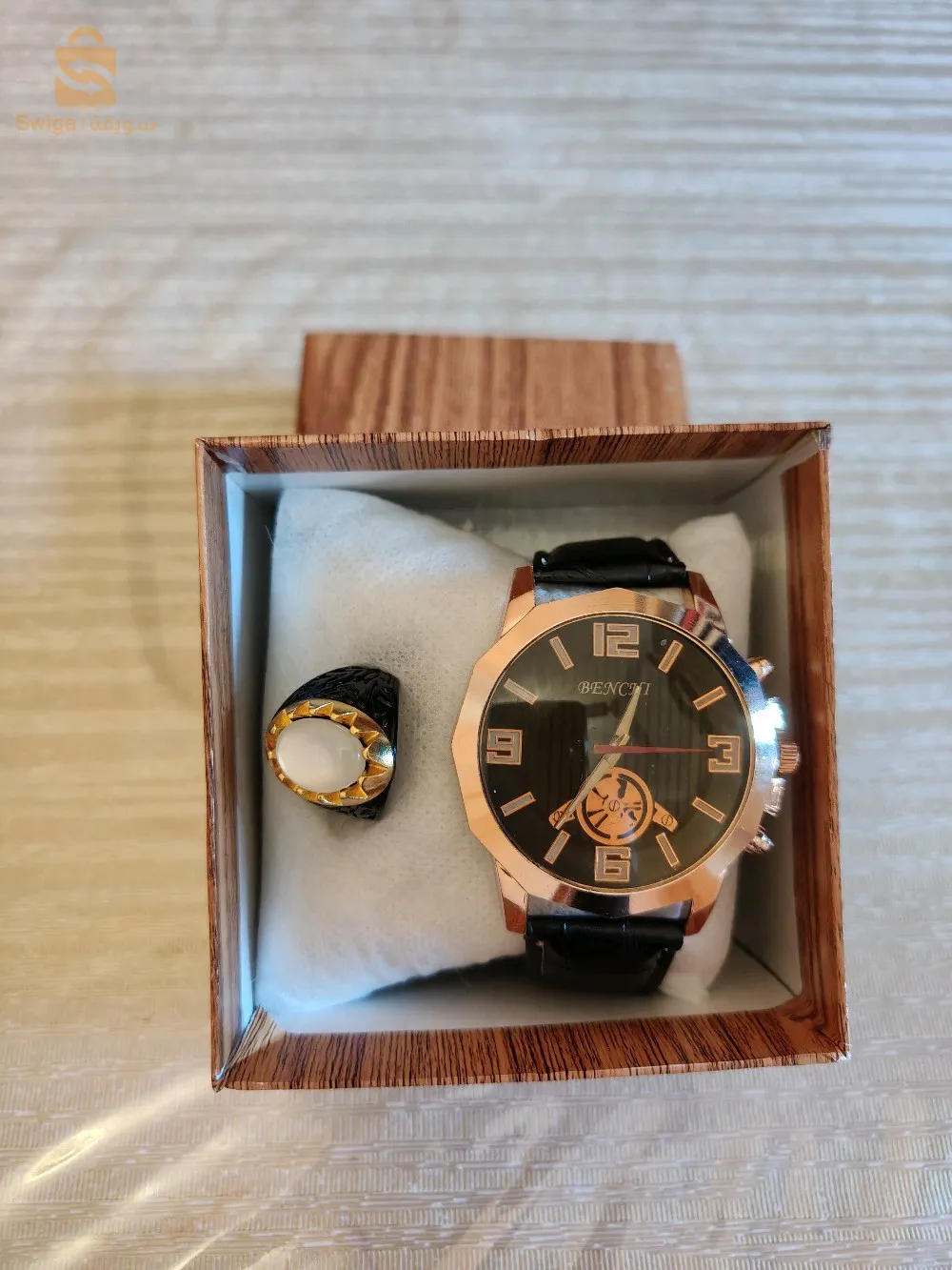 ساعة نوعية جيدة + خاتم + علبة مناسبة للهدايا و المناسبات الحالة : جديدة