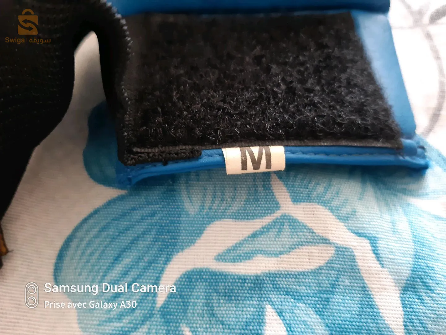 قفازات ملاكمة تناسب طفل من عمر 7 إلى 14 سنة