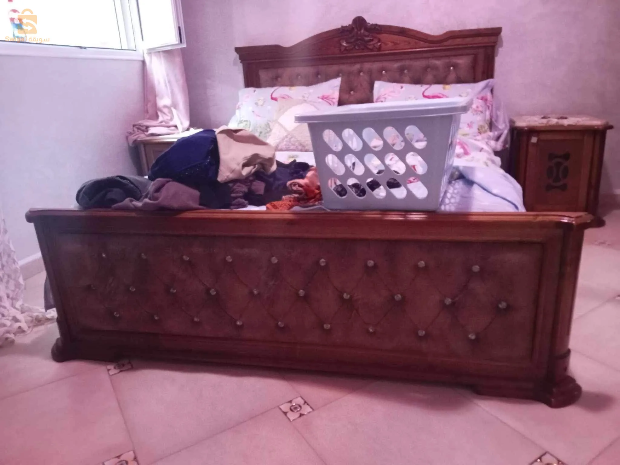 خزانة مستعملة في حالة. جد جيدة