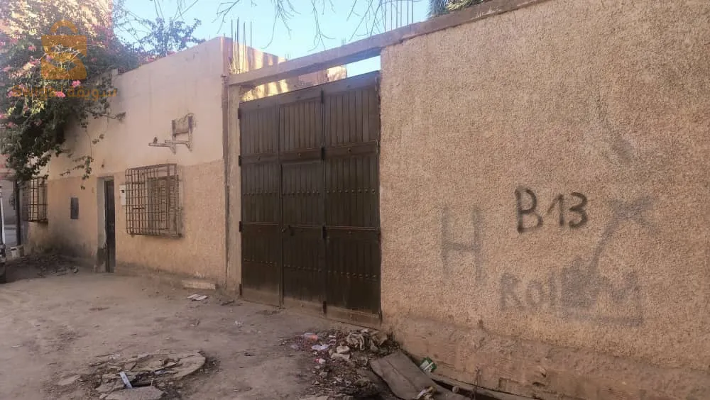 دار في باب الفتح مع الدخلة