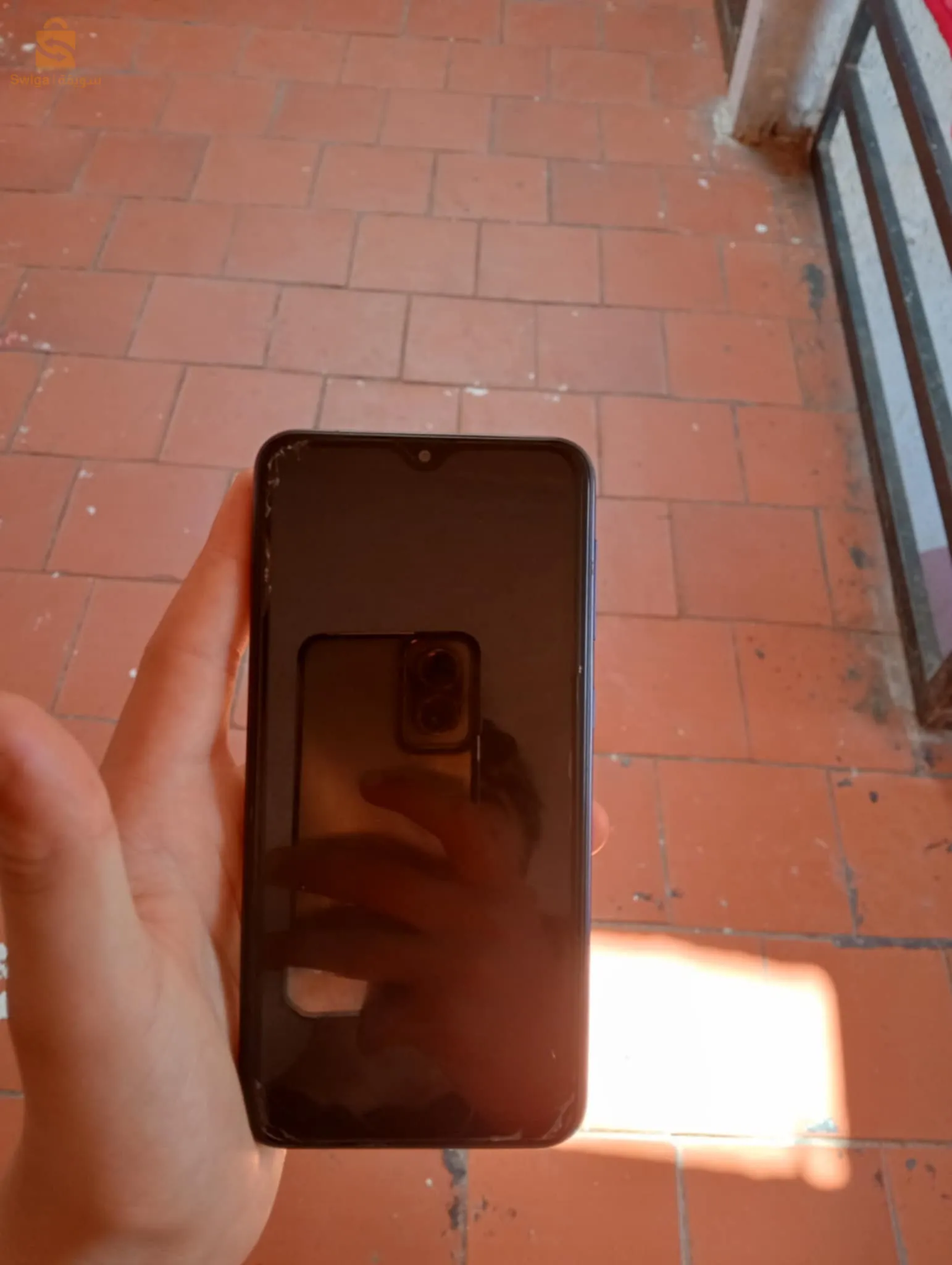 samsung A10 fih kolchi kadm fih darb ghir saghir rhi fi taswir