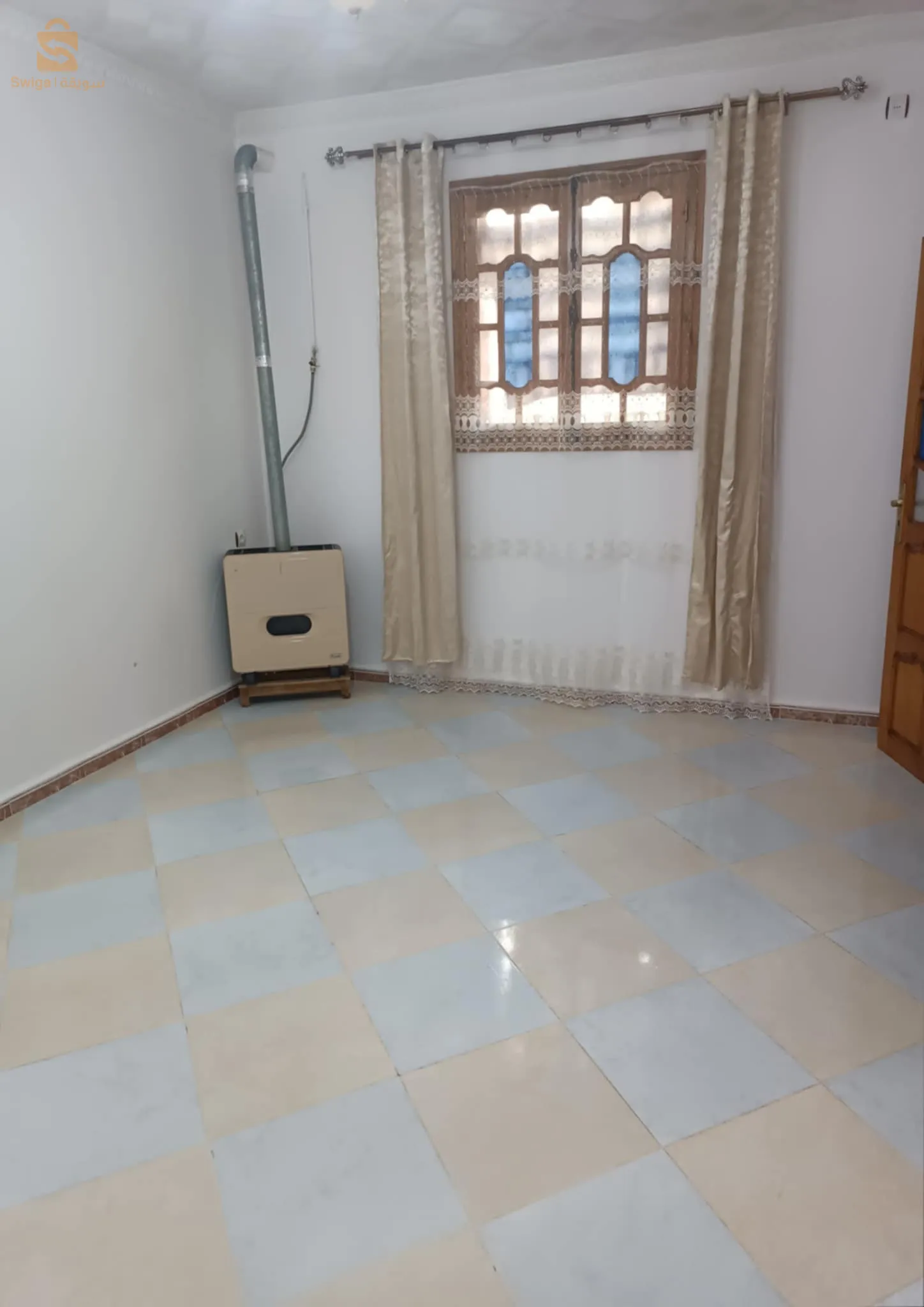 متوفر خزان ماء سعة 2500 لتر كهرباء غاز