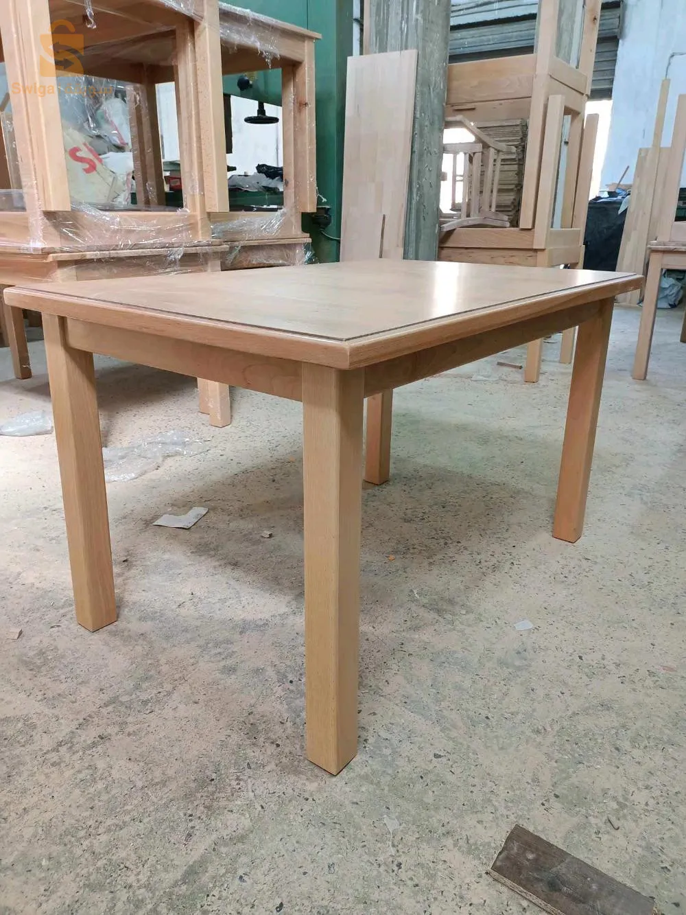 طاولة المطبخ بأربع كراسي