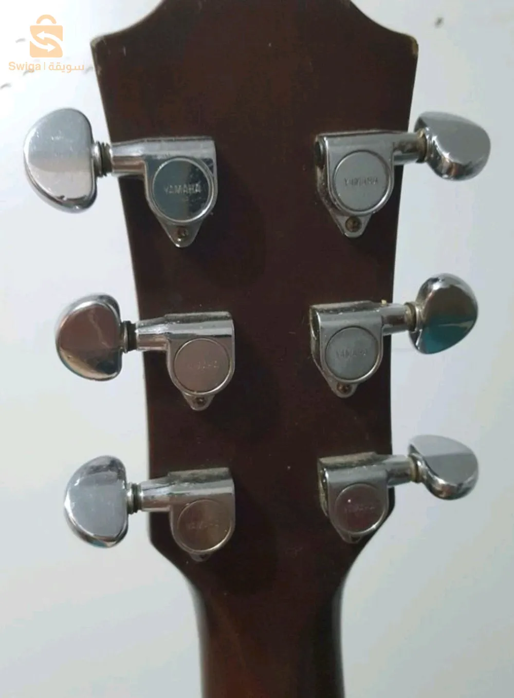 غيتار كهربائي مع مضخم صوت لغيتار باص