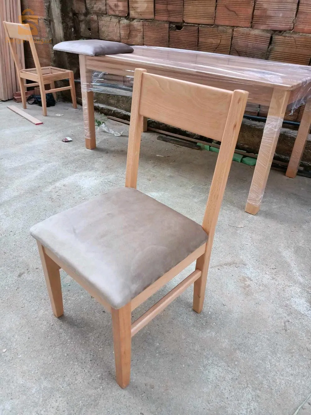 طاولة المطبخ بأربع كراسي