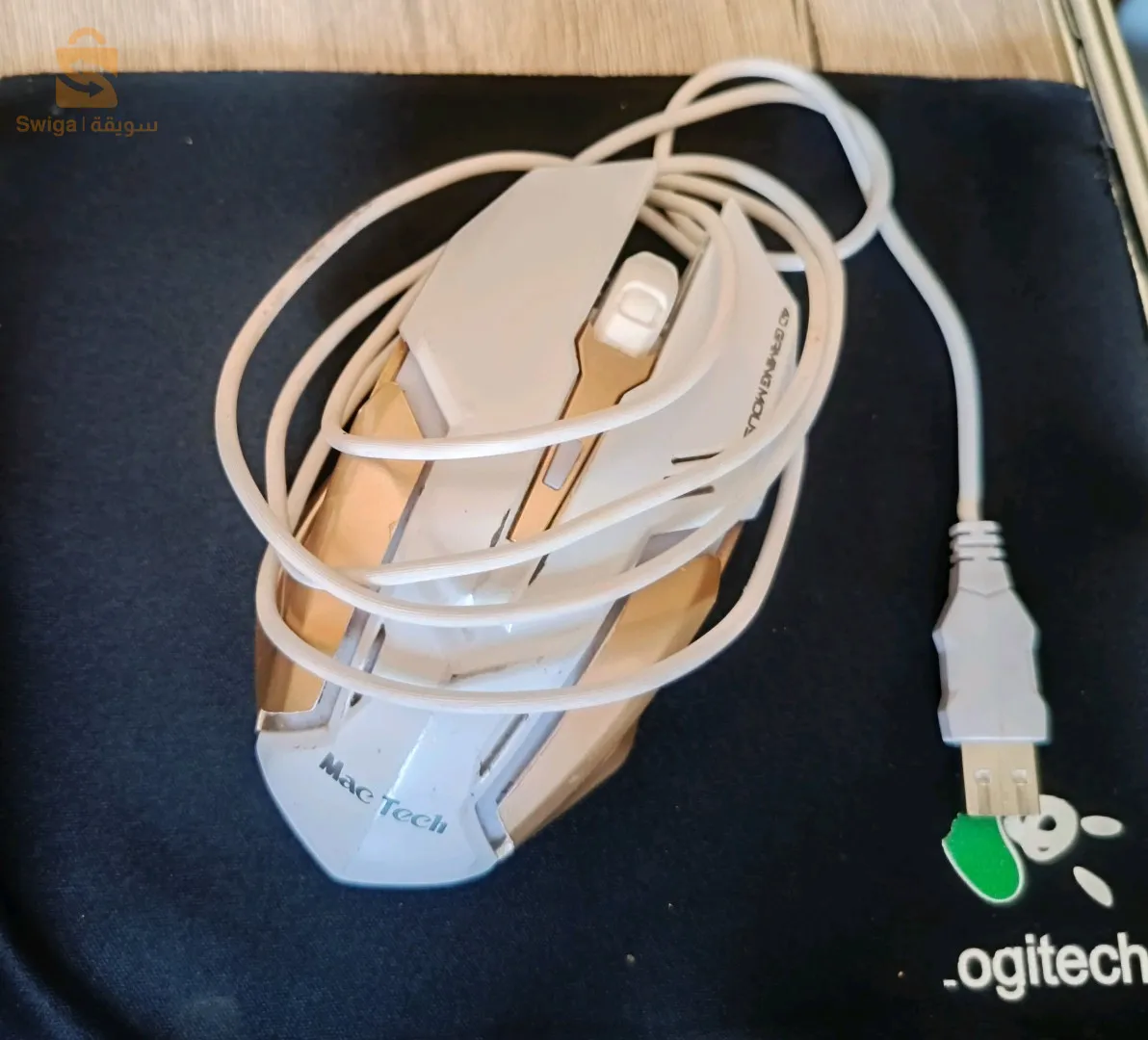 كمبيوتر  مكتب للبيع (قابل للتفاوض)