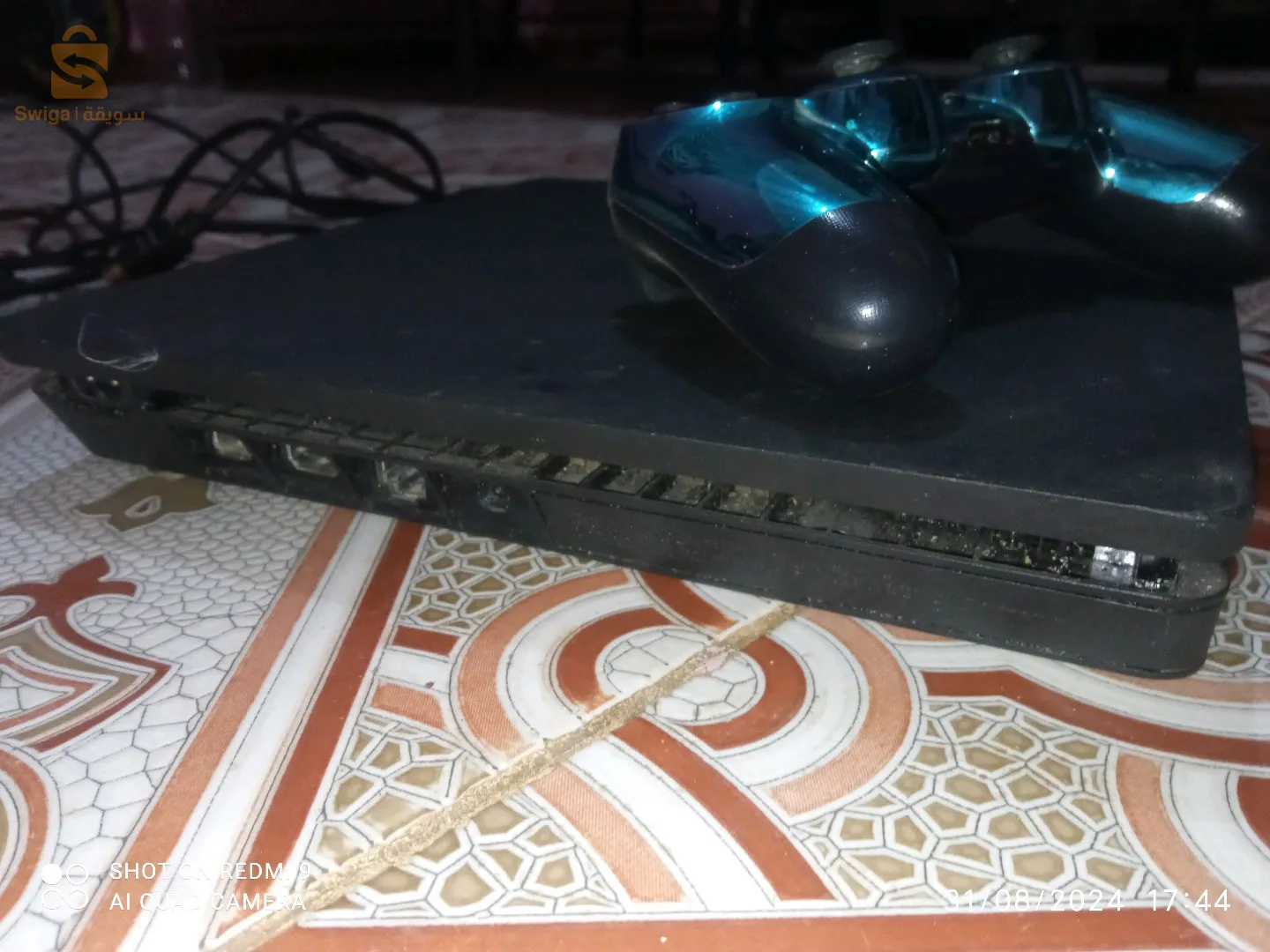 PS4 slim avec Volant Hori rwa
