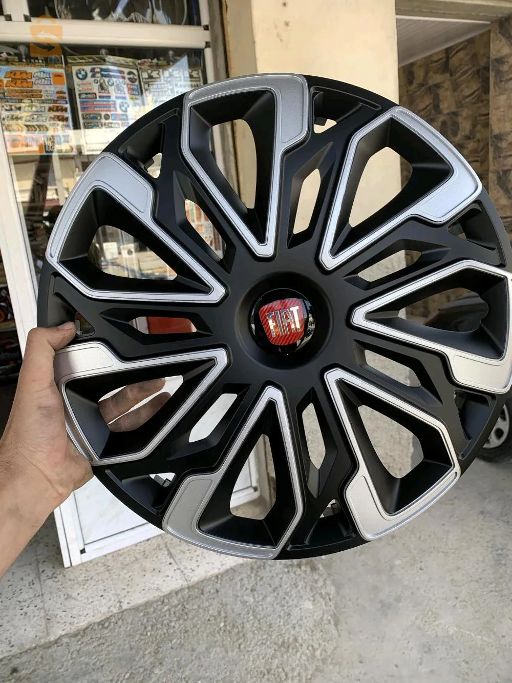 غطاء عجلات السيارات