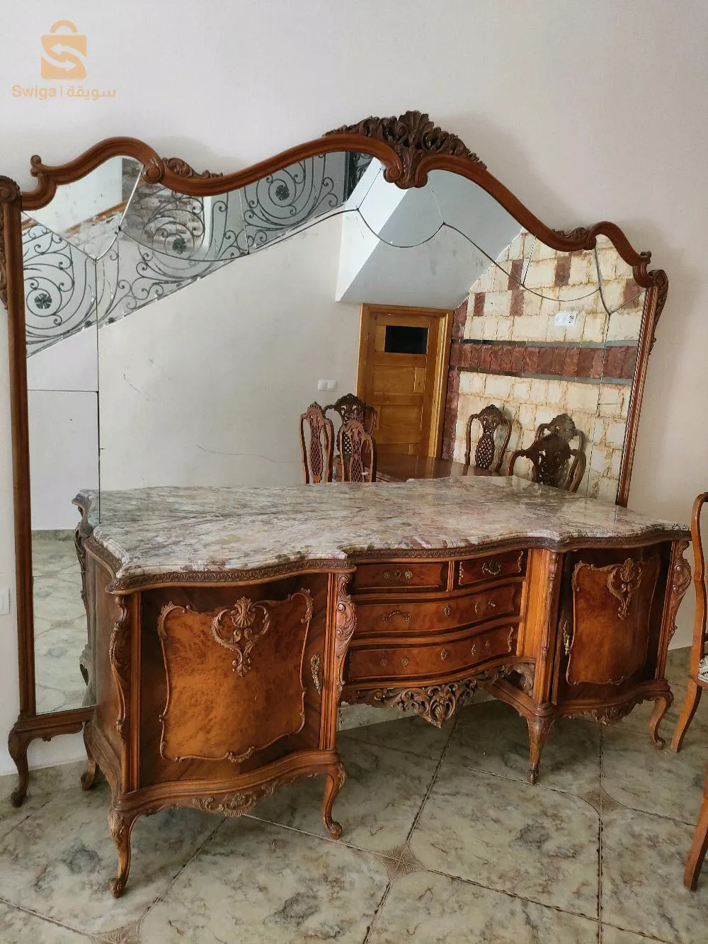 اثاث رفيع النوع للبيع