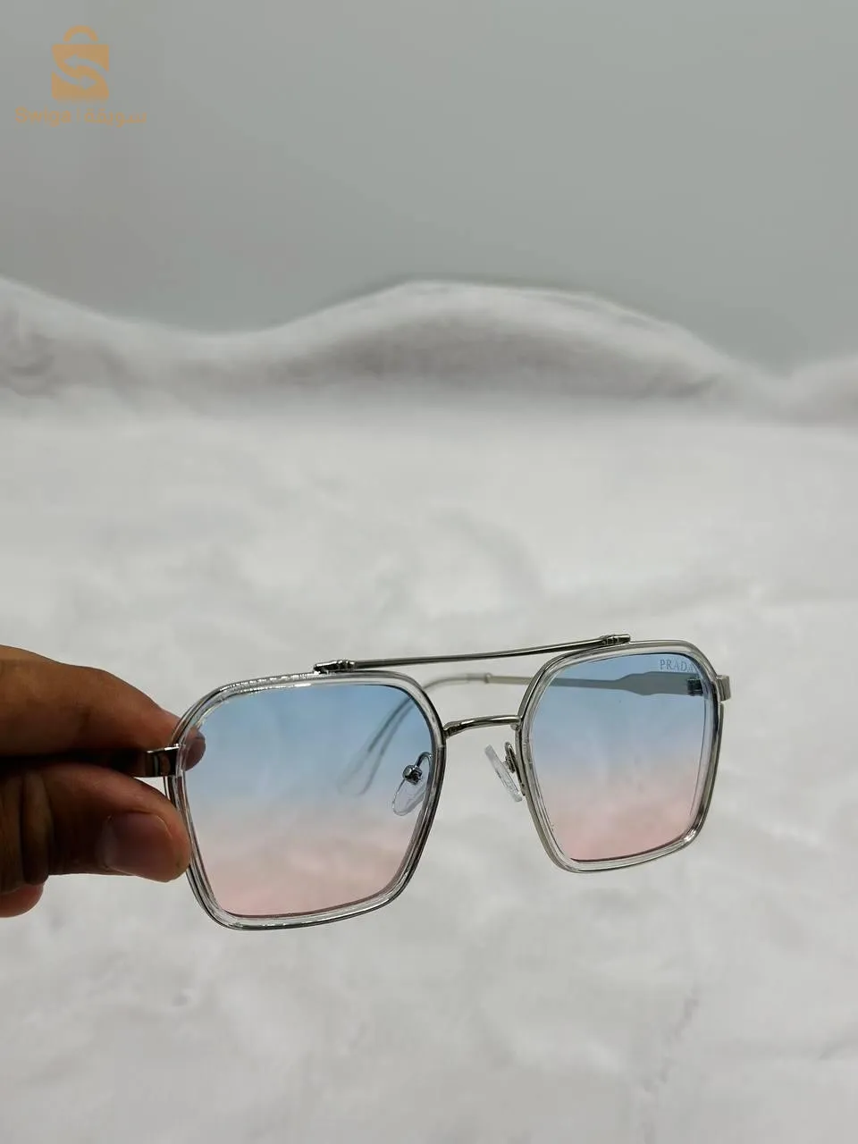 Lunette de soleil PRADA NV modèle + pochette gratuit