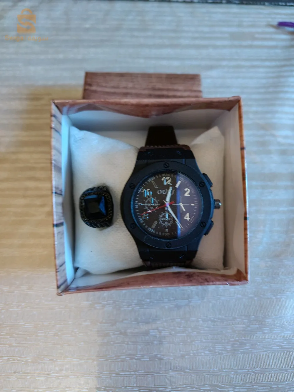 ساعة نوعية جيدة + خاتم + علبة مناسبة للهدايا و المناسبات الحالة : جديدة