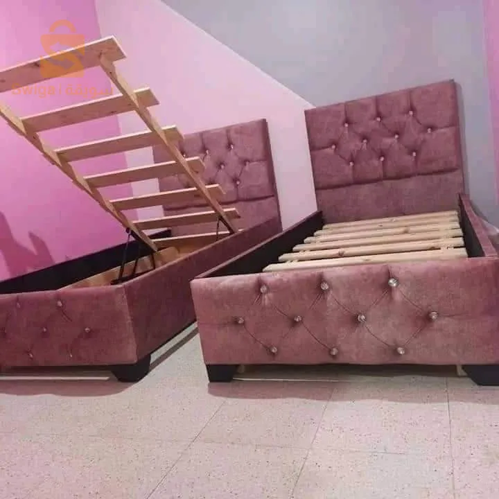 lit capitonnée gros détails
0540078732