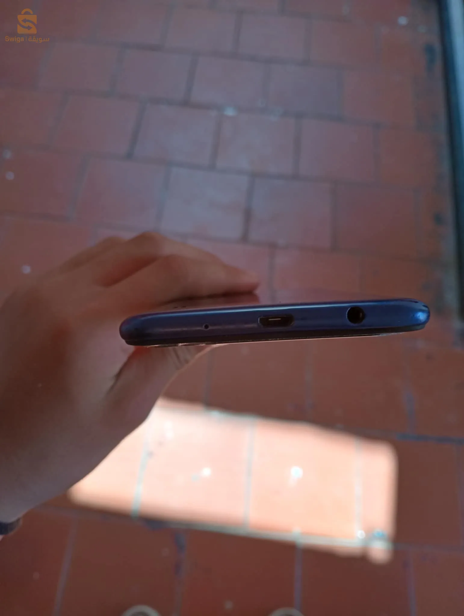 samsung A10 fih kolchi kadm fih darb ghir saghir rhi fi taswir