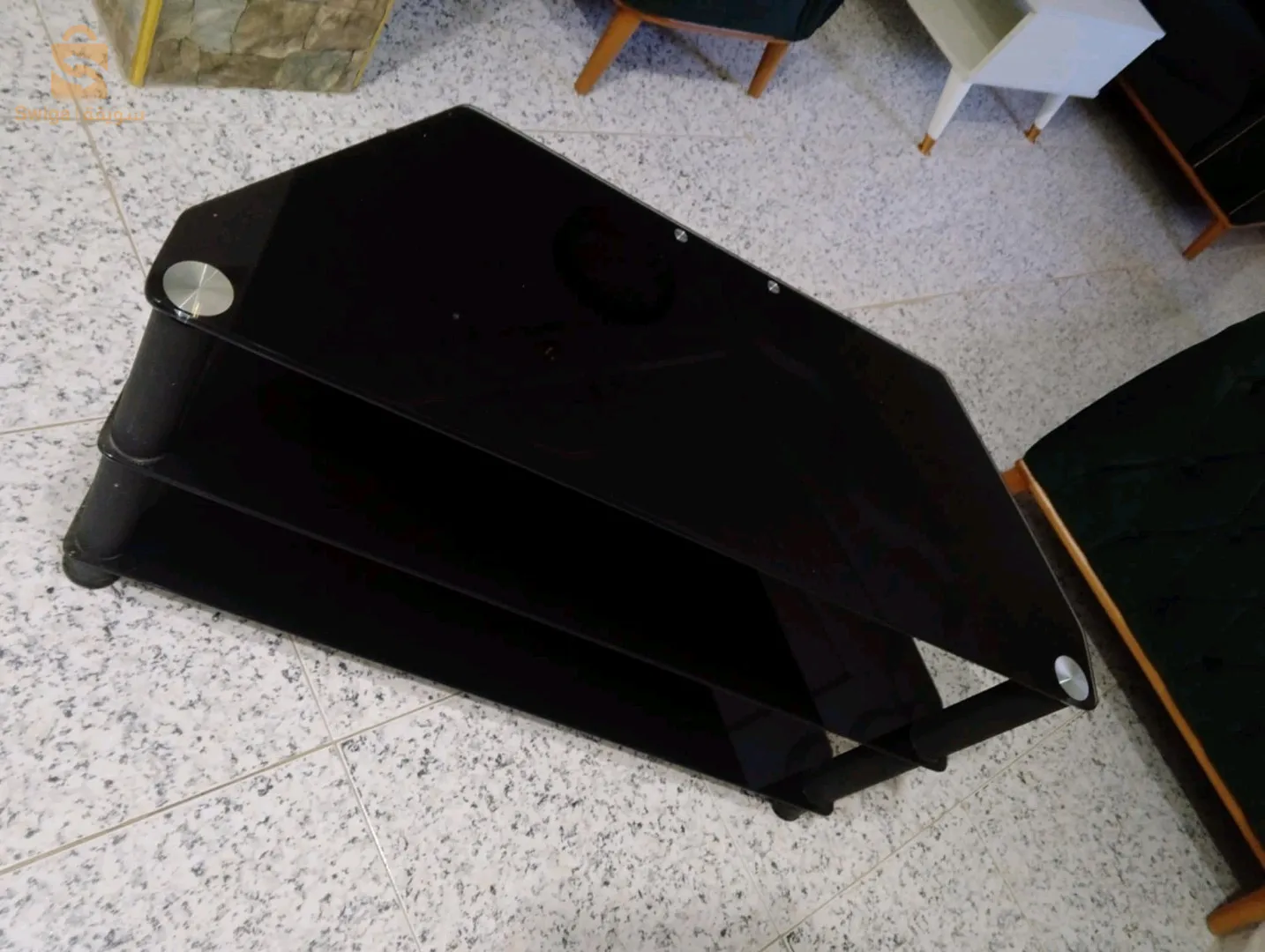 table en verre noir pour tv