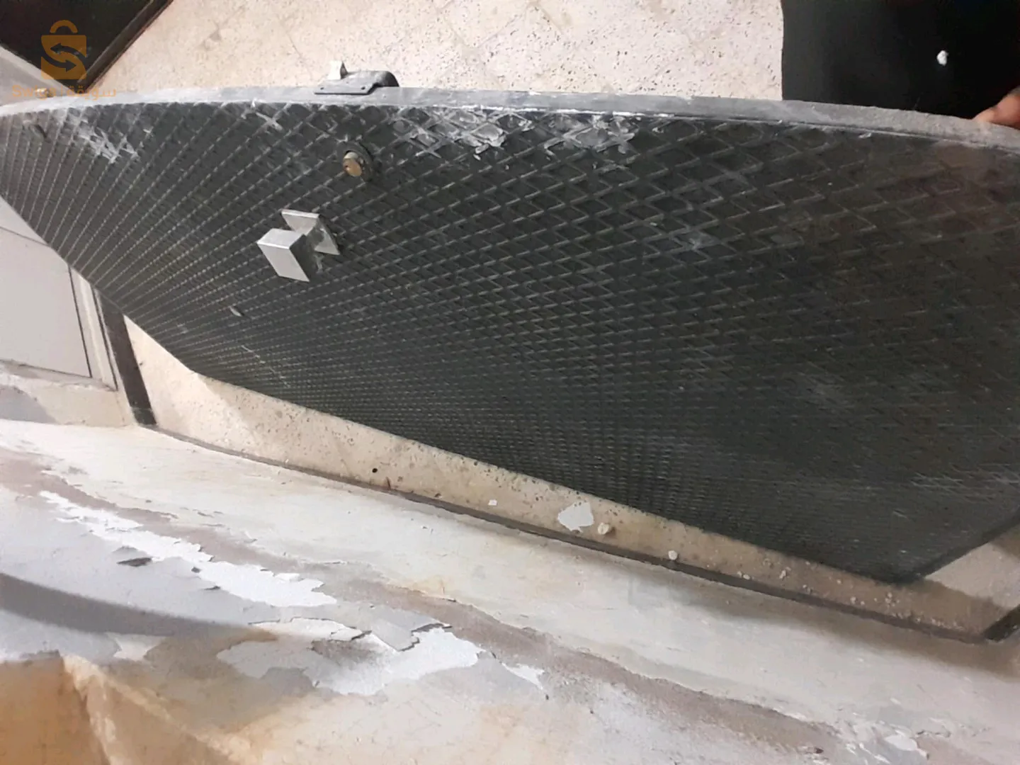 Iron door He is in good health.With a frame