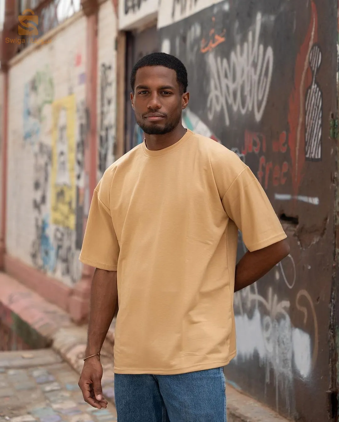 بيع اقمصة حجم كبير للبنات و الذكور