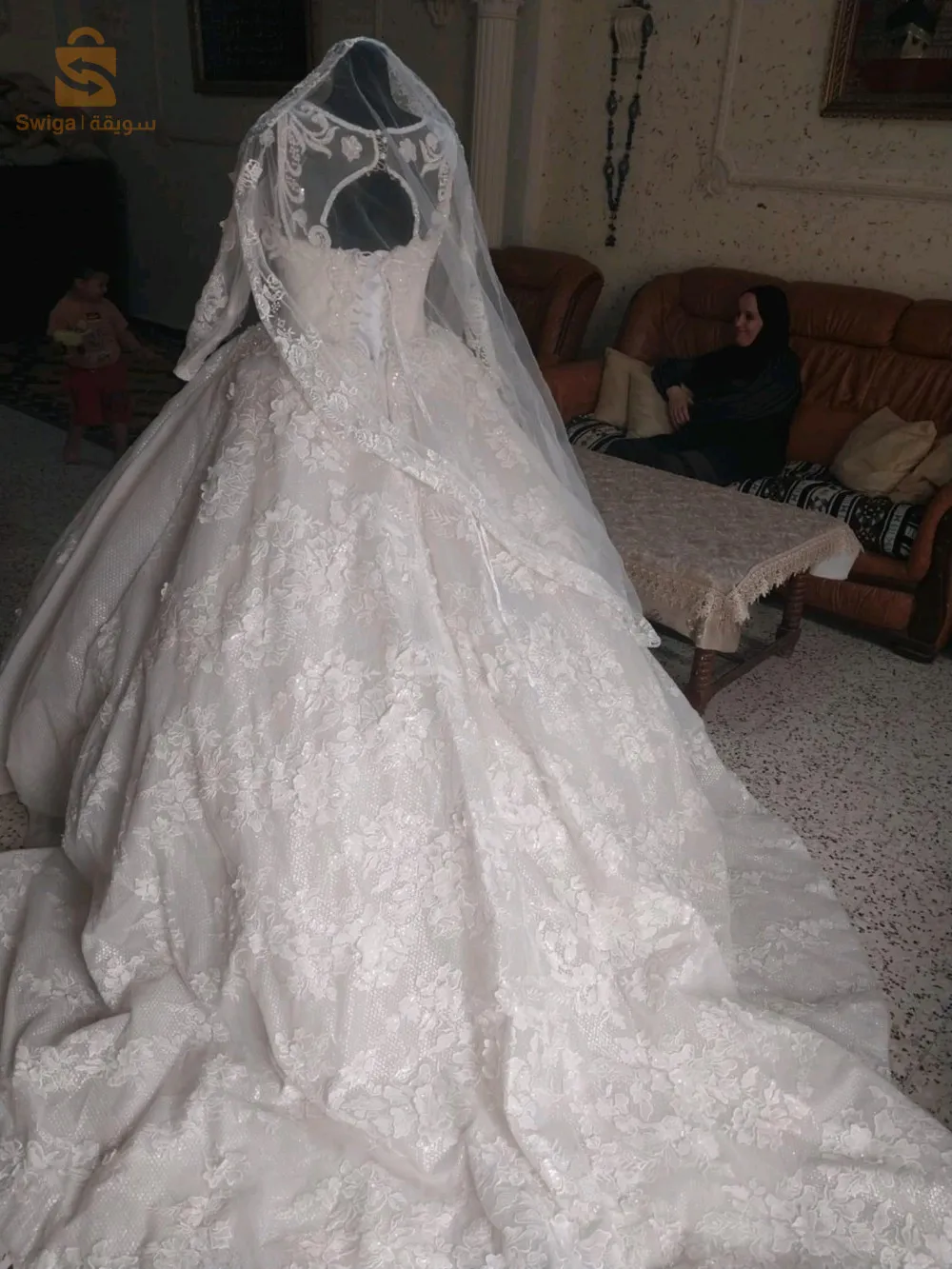 chedda bleue et robe blanche