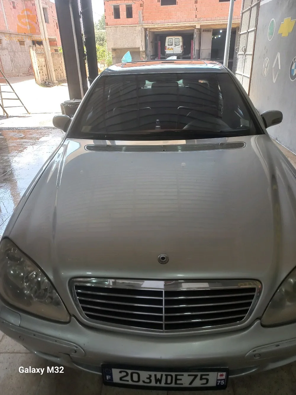 مرسيدس S500 v8 essence 300ch.
سيارة ما شاء الله فيها صبيغة كلش يمشي
 نبيع و نبرز. سلام