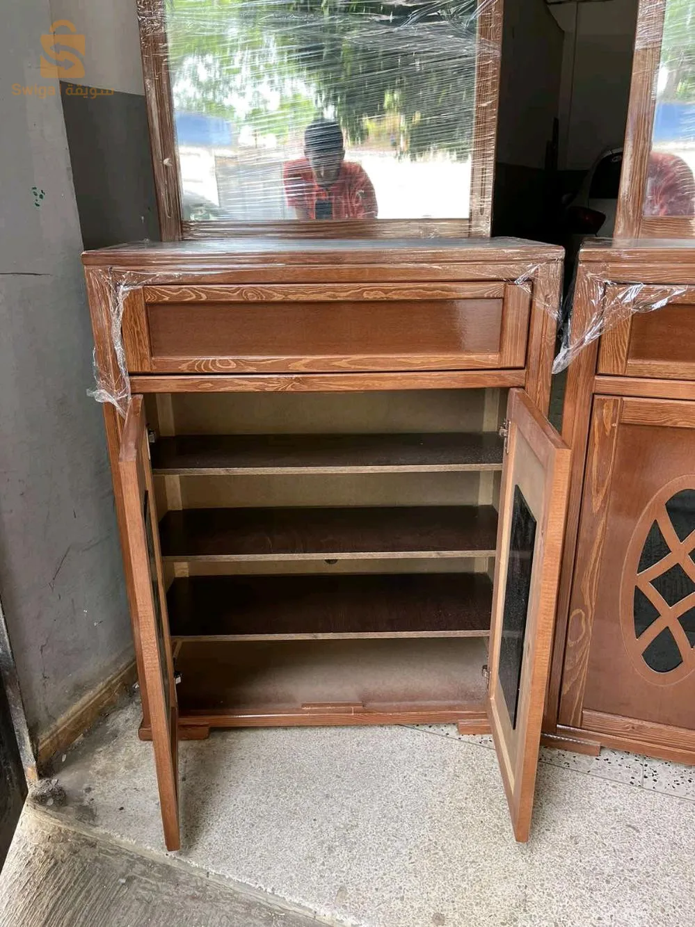 خزانة احذية مصنوعة من الخشب الاحمر نوعية اولى