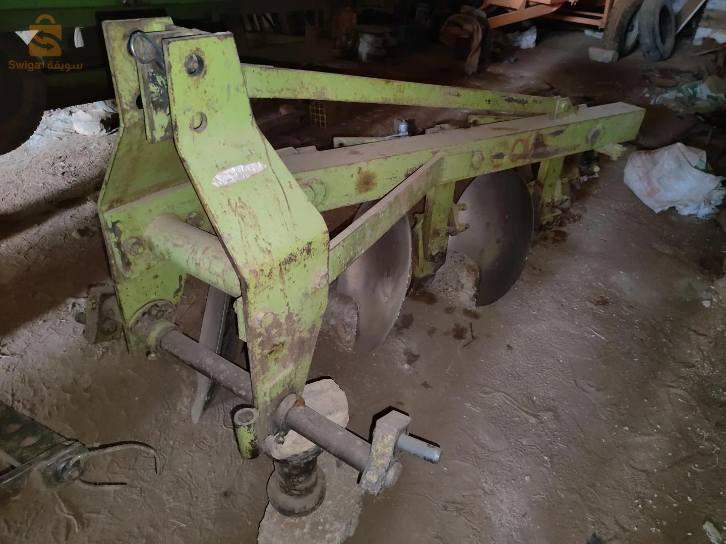 جرار سيرتا مع عتاد فلاحي ( كوفار+ 3 ديسك + ريموركا 50 )