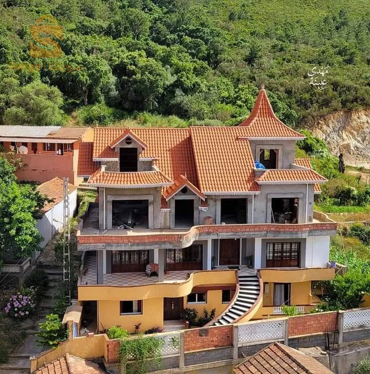 سلام عليكم باسم الله بداية نهار جديد
🚨عندك منزل 🏠 و راك تعاني من القطرة و التسربات💦 و الرطوبة في فصل الشتاء❄️  هذا هو الوقت المناسب لإعادة تهيئة سطح منزلك استعدادا لفصل الشتاء القادم.
🔸للمزيد من المعلومات تواصلو معنا على رقم الهاتف
0676860873