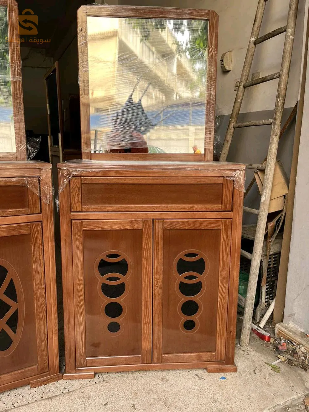 خزانة احذية مصنوعة من الخشب الاحمر نوعية اولى