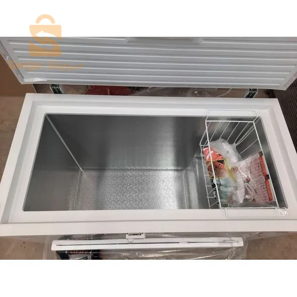 Le réfrigérateur Iris 255L permet de congeler de la viande et des glaces