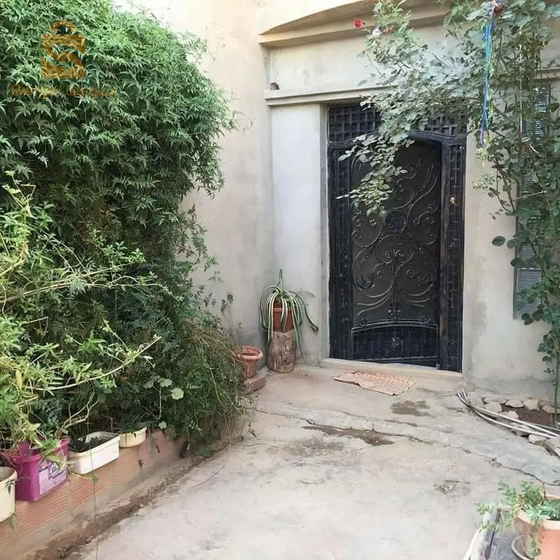 سكن ارضي للبيع ذو طابقين 240 متر ملكية خاصة بحي لورباكو