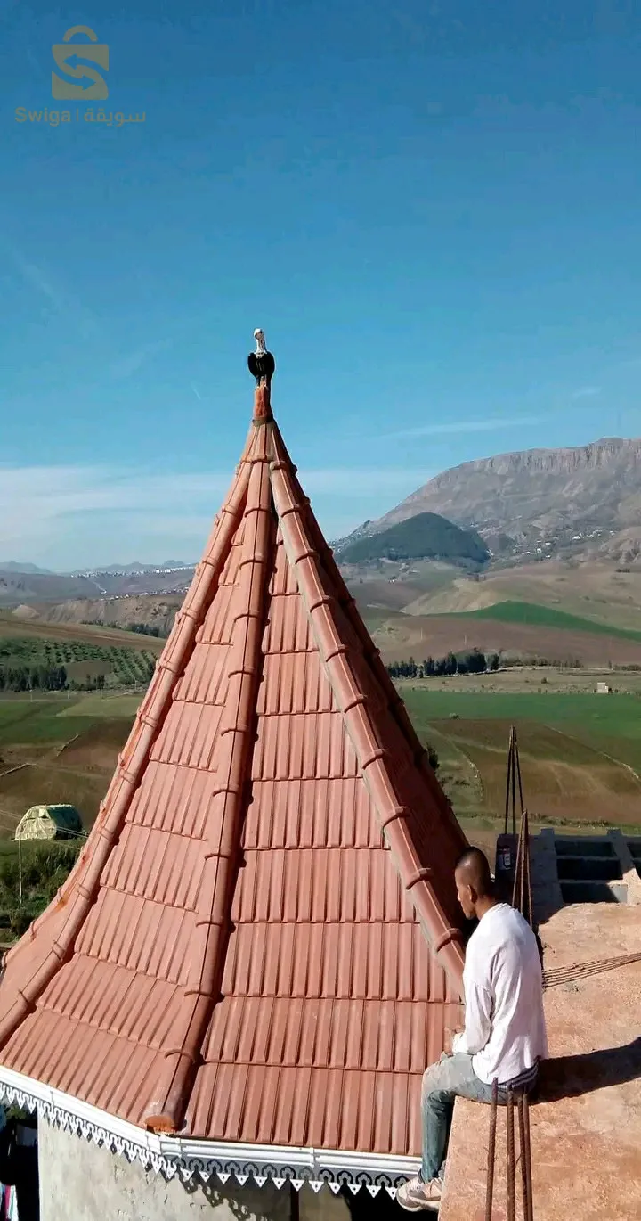 La paix soit sur vous, au nom de Dieu, le début d'une nouvelle journée. Vous avez une maison et vous souffrez de chutes, de fuites et d'humidité en hiver. C'est le moment approprié pour préparer à nouveau la toiture de votre maison. à la maison en prévision de l'hiver prochain.  Pour plus d'informations, contactez-nous au numéro de téléphone 0676860873
