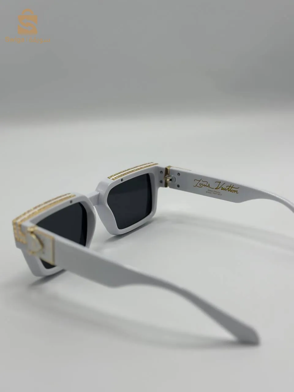 Lunette de soleil  louis vuitton + pochette gratuit