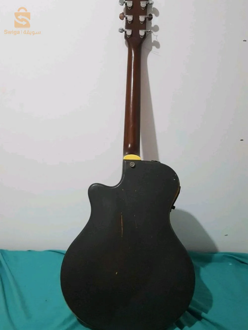 électro-acoustique guitare  with amplificateur for basse guitar