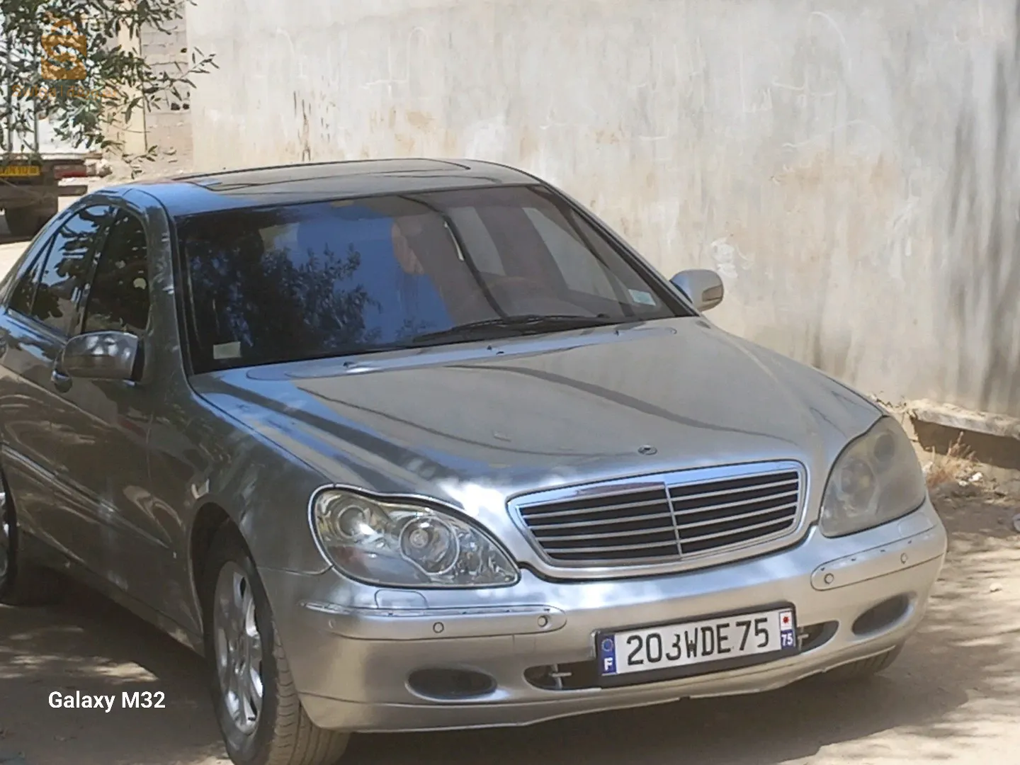 مرسيدس S500 v8 essence 300ch.
سيارة ما شاء الله فيها صبيغة كلش يمشي
 نبيع و نبرز. سلام