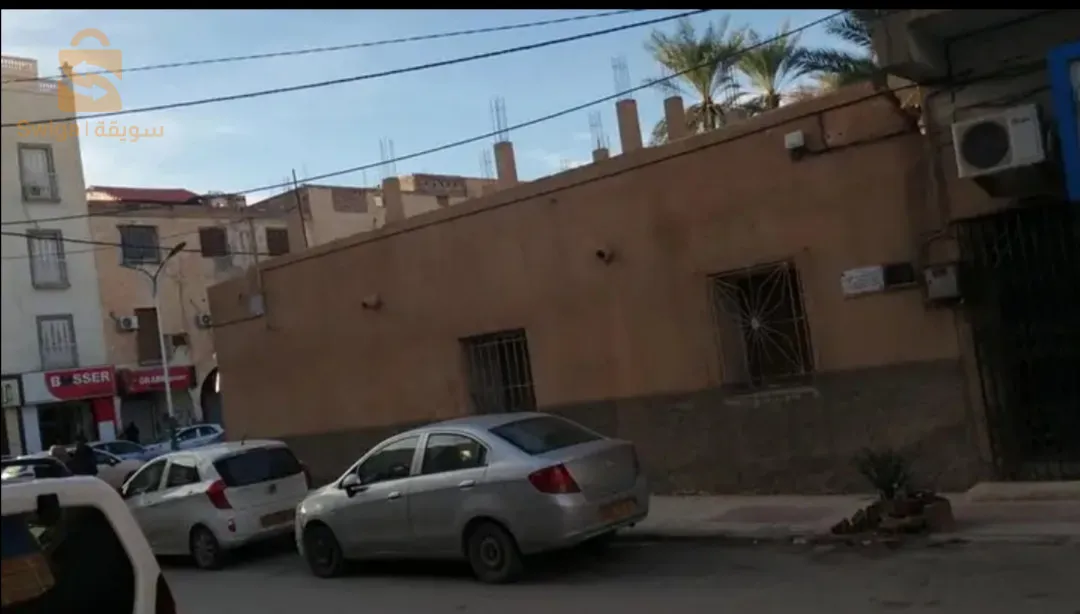 منزل للبيع في مدينة بسكرة طريق الزاب مساحة 246 متر مربع 0662863712