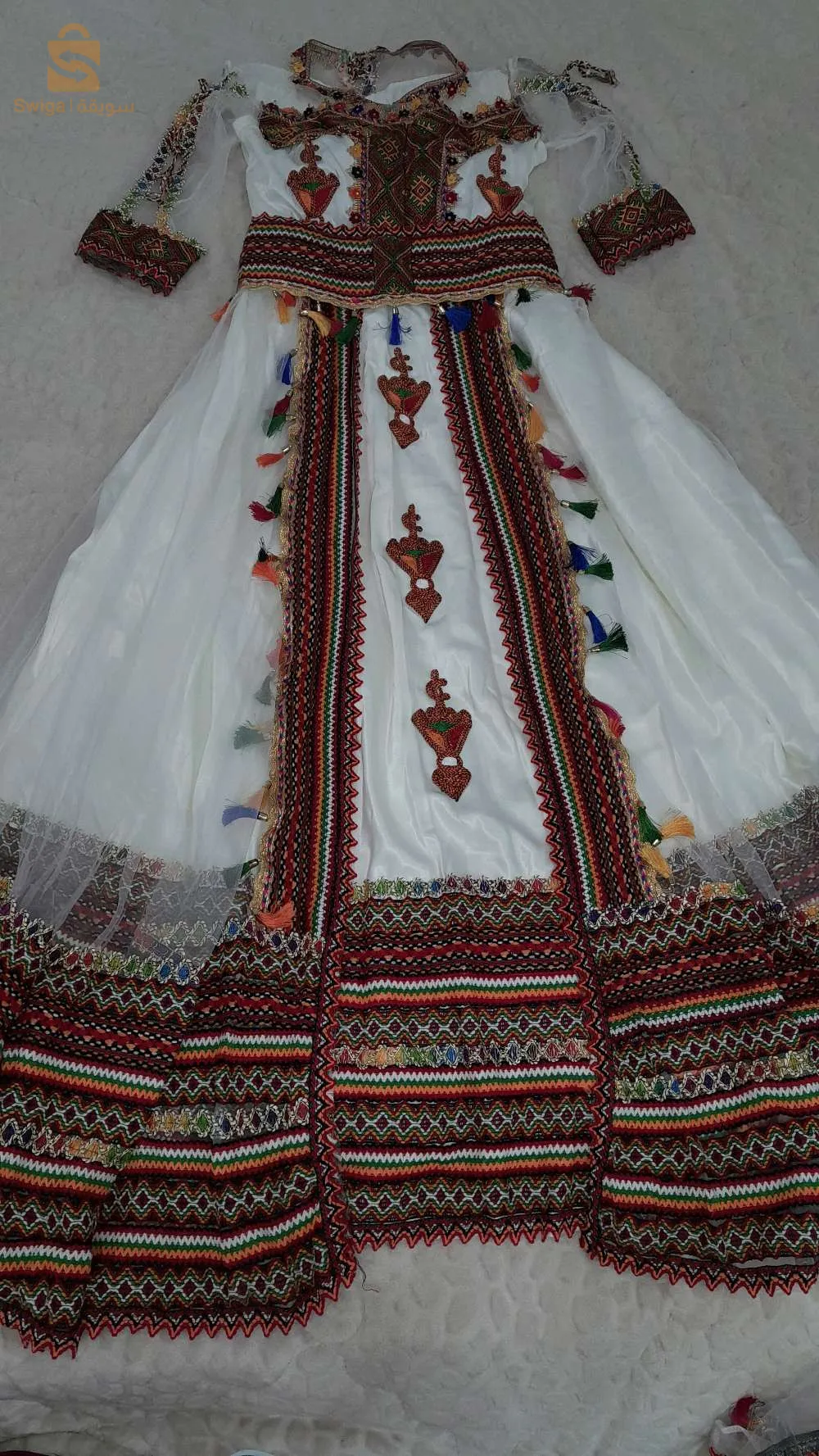 قبايلية للبيع بجميع اكسسواراتها