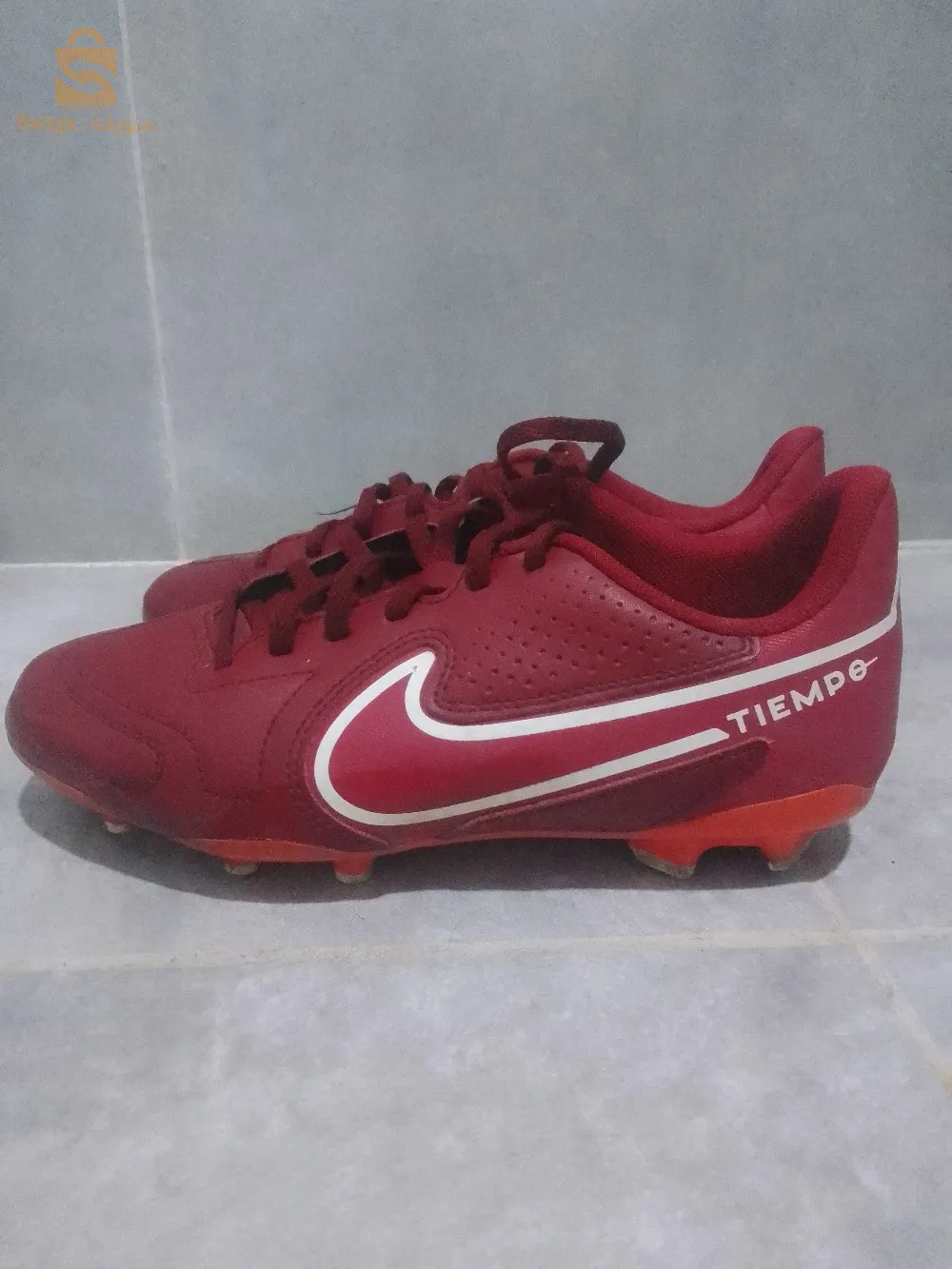 نايك تيامبو باللون الاحمر و اوريجينال ومصنوعه من جلد مستخدمه قليلا