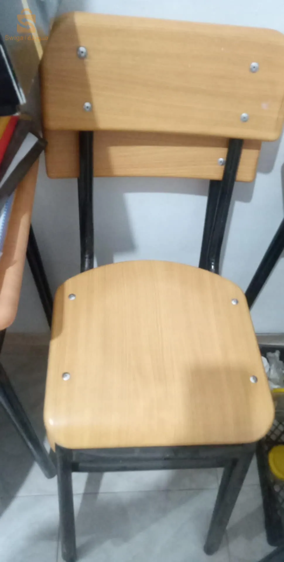 10 كراسي بالطاولات