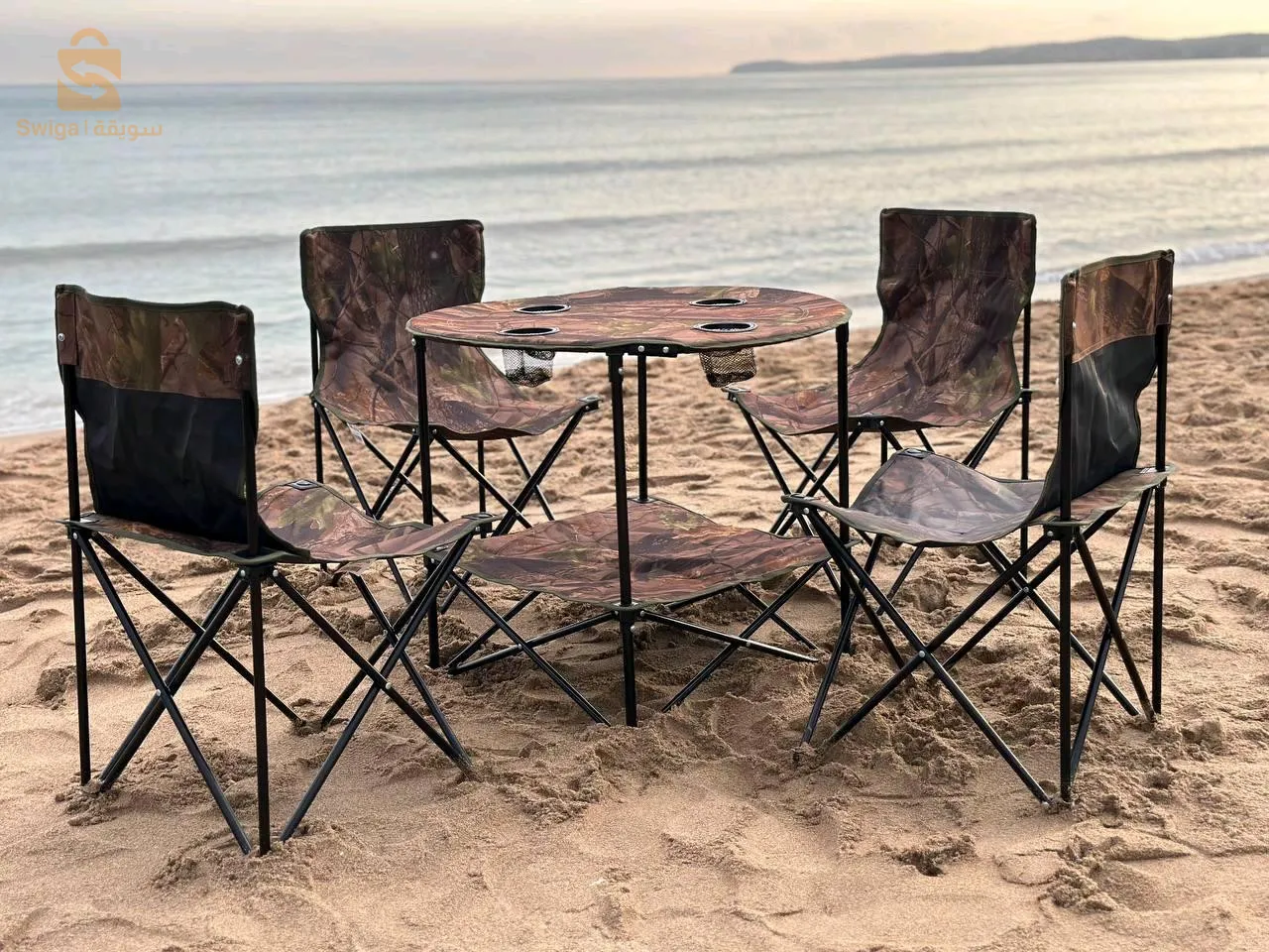 Table avec chaises pliables