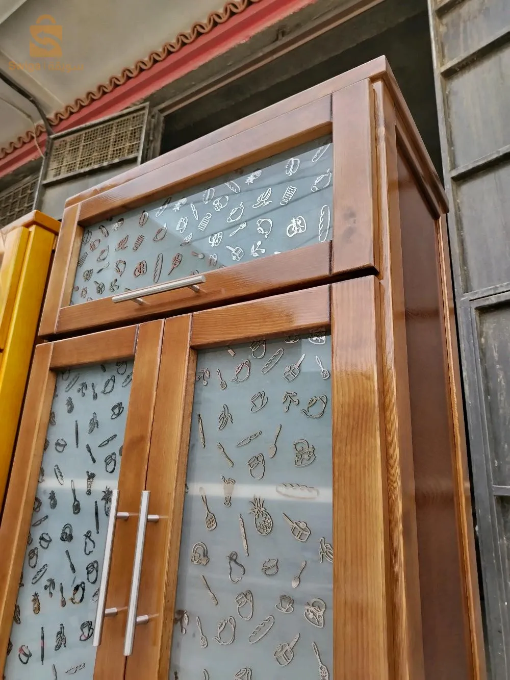 بيفي كوزينة خشب احمر