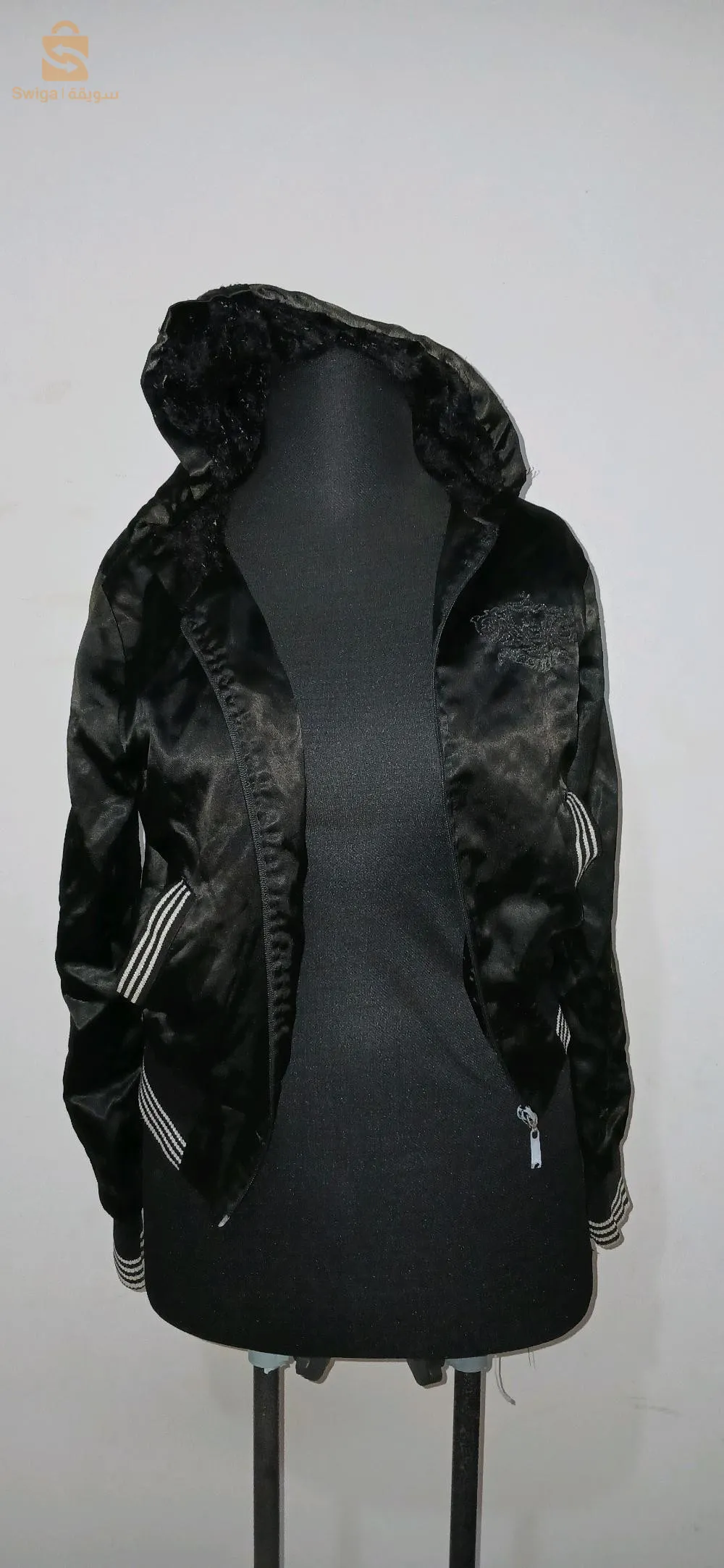 ملابس نسائية مستعملة حوالي 50 قطعة