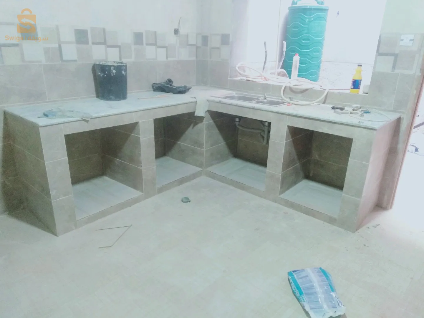 حرفي سيراميك وديكور