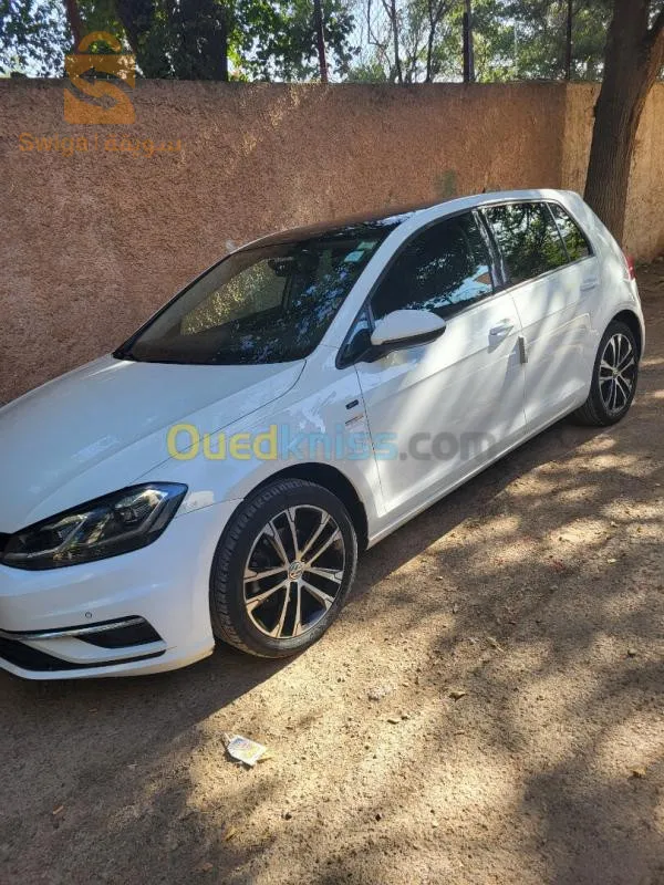 سائقة للنساء اوخدمة التوصيل