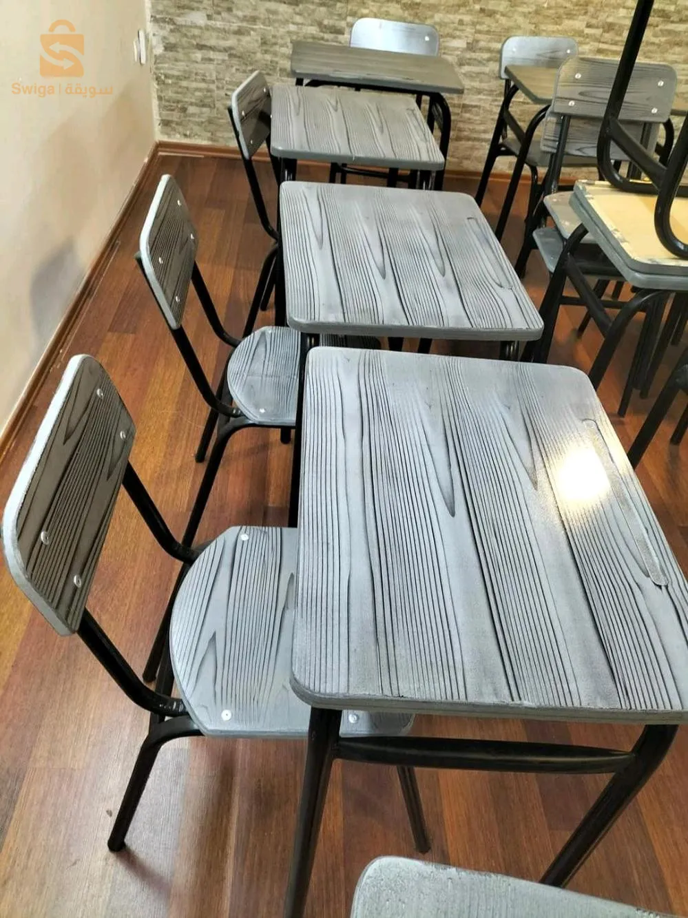 20 tables et chaises+ tableau